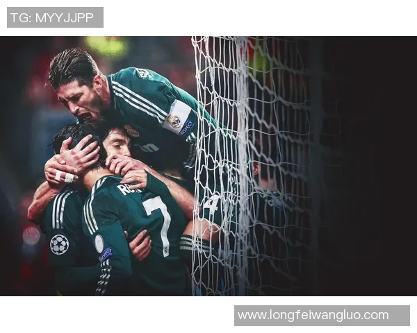 足球巨星封面设计艺术探索与创意表现技巧解析